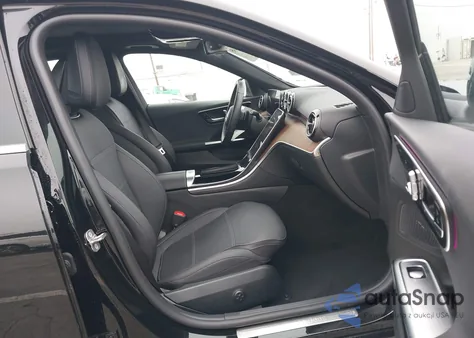 2025 Mercedes-Benz C 300 z USA, uszkodzony, nr VIN W1KAF4GB4SR253067